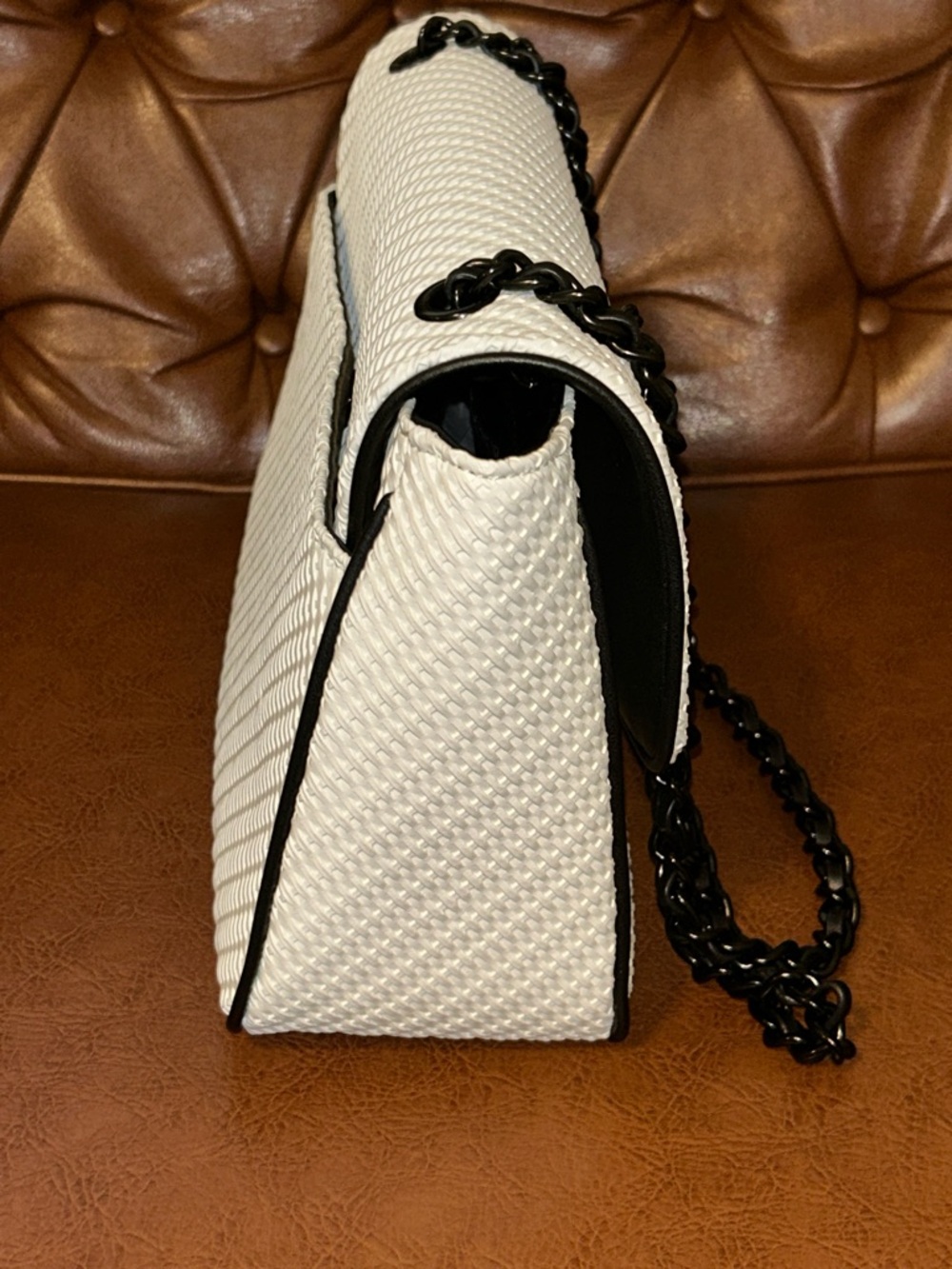 ⚜️HOST PICK⚜️Stylish Karl Lagerfeld Paris Bag - Picture 7 of 17